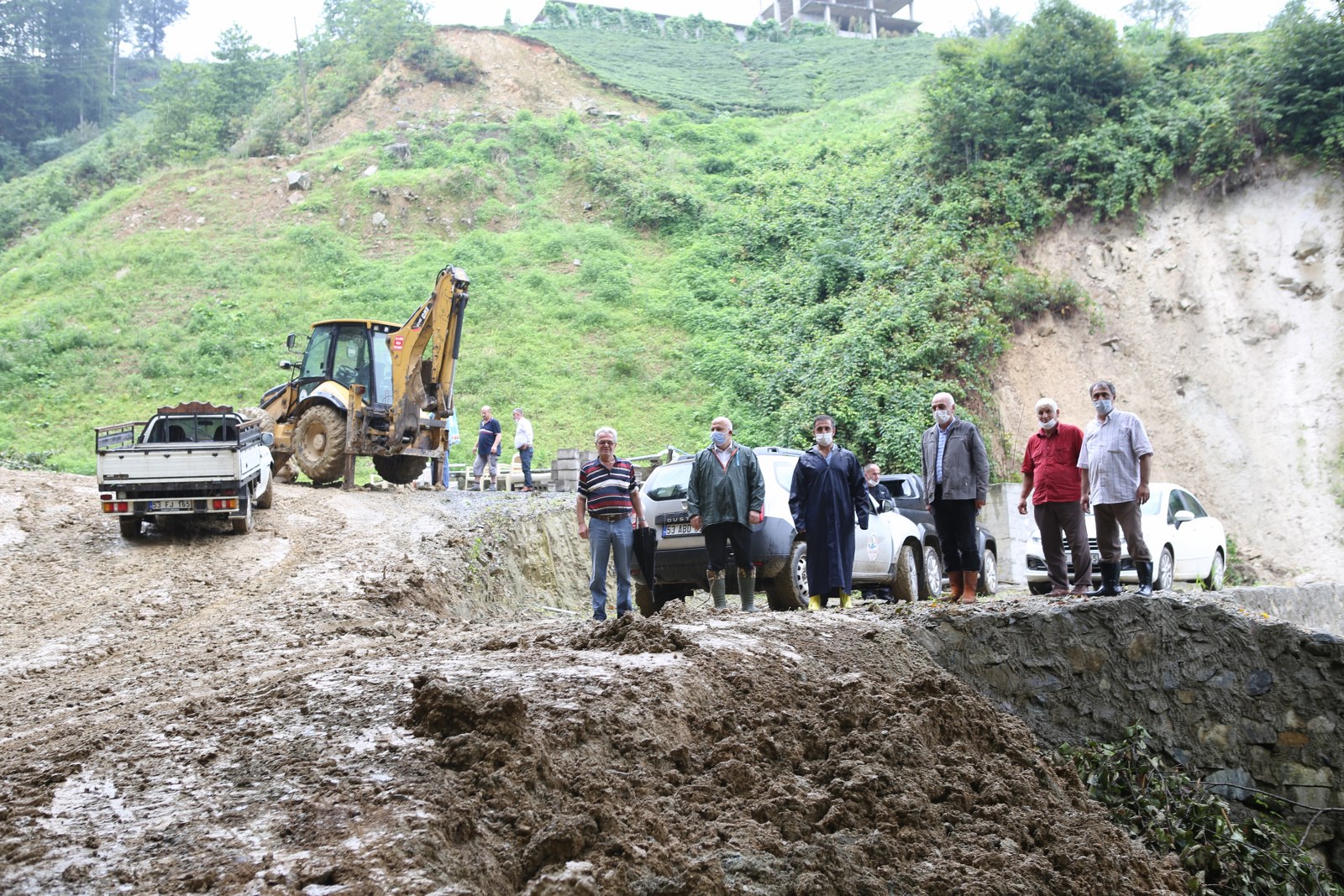 Işıklı genelinde meydana gelen heyelan ve su baskınlarını yerinde inceleyerek