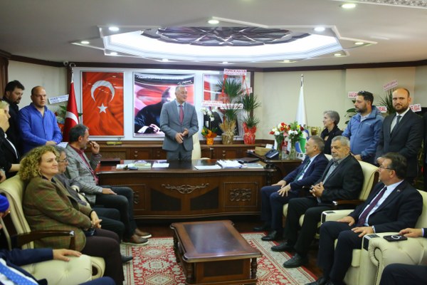 Belediye Başkanımız Enver Atagün’e Hayırlı olsun ziyaretleri sürüyor.