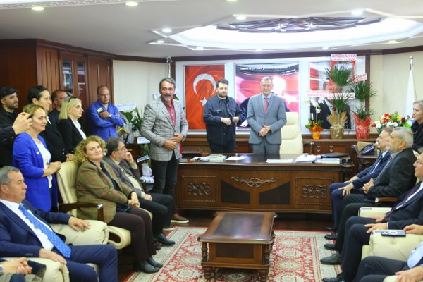 Belediye Başkanımız Enver Atagün’e Hayırlı olsun ziyaretleri sürüyor.