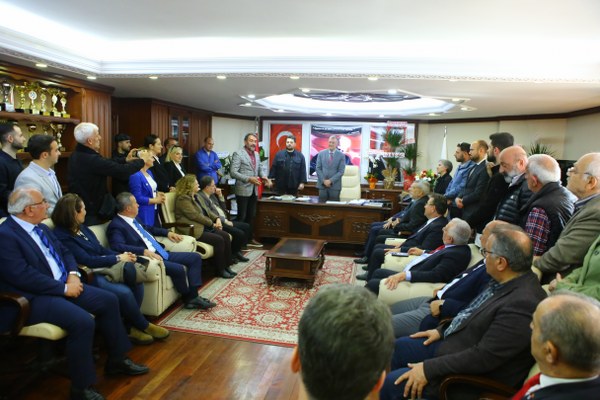 Belediye Başkanımız Enver Atagün’e Hayırlı olsun ziyaretleri sürüyor.