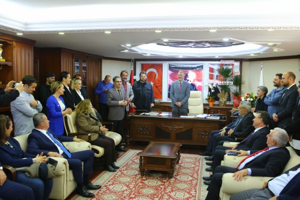 Belediye Başkanımız Enver Atagün’e Hayırlı olsun ziyaretleri sürüyor.