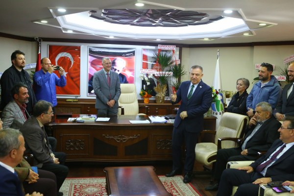 Belediye Başkanımız Enver Atagün’e Hayırlı olsun ziyaretleri sürüyor.