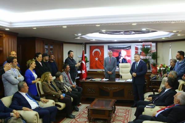 Belediye Başkanımız Enver Atagün’e Hayırlı olsun ziyaretleri sürüyor.