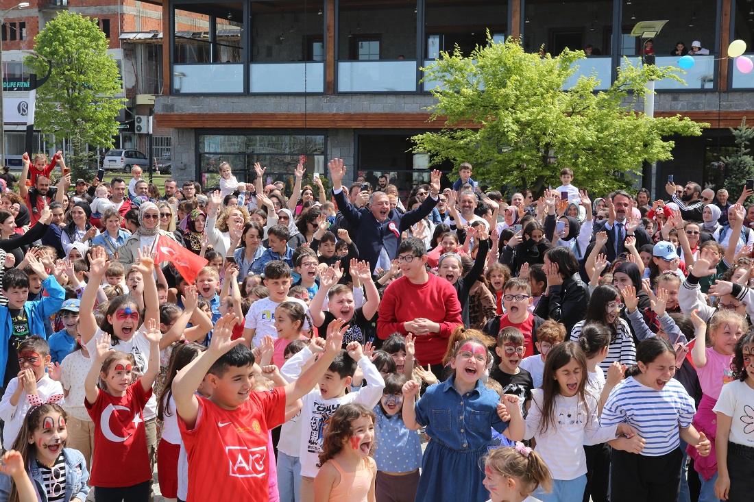 23 Nisan 1. Çocuk Şenliği 
