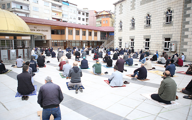 Normalleşme Sürecinde Cemaatle İlk Cuma Namazı