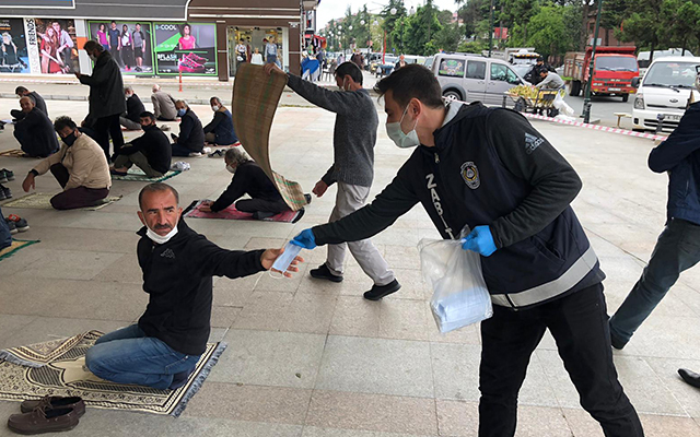 Normalleşme Sürecinde Cemaatle İlk Cuma Namazı