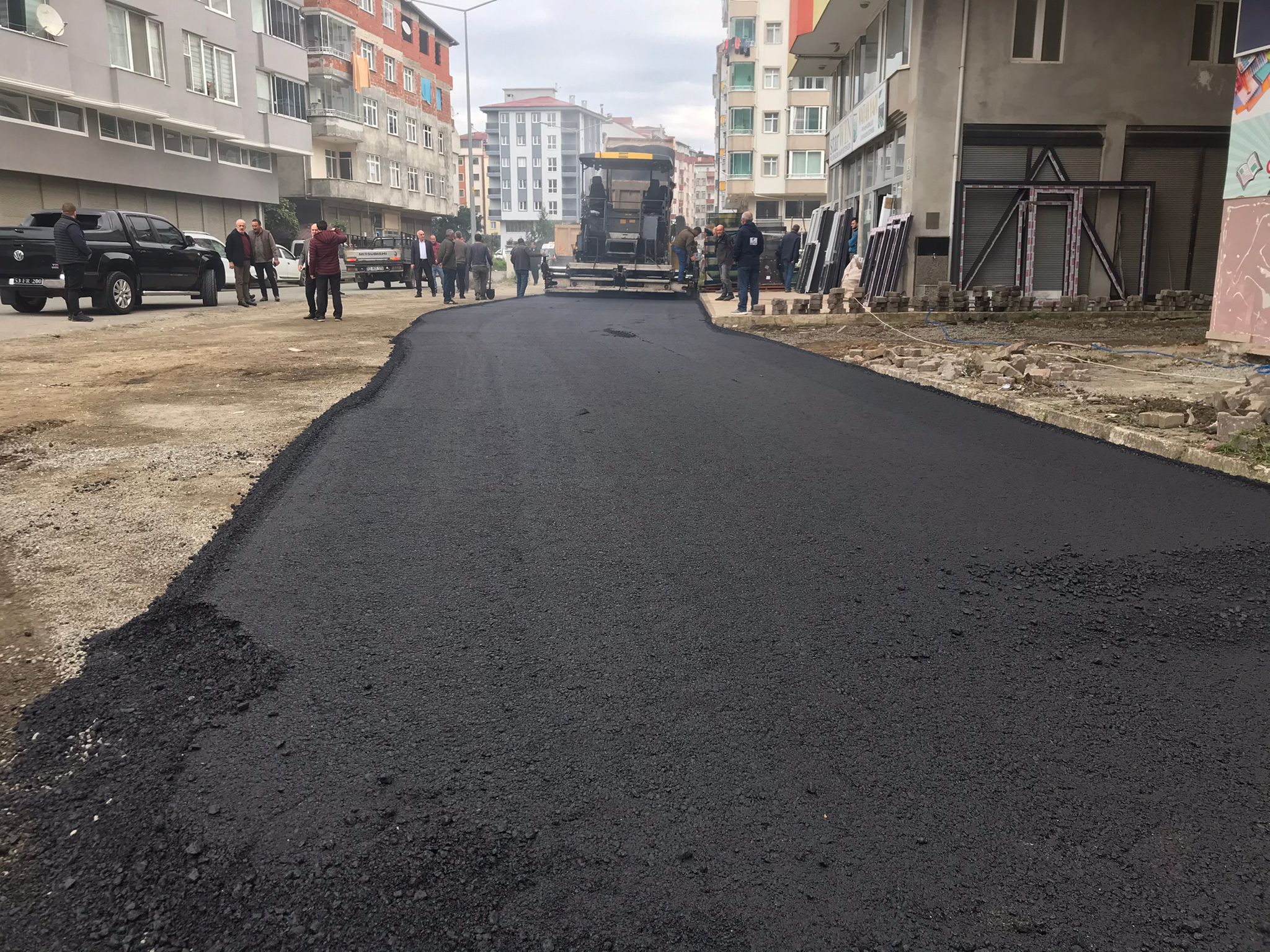 Fırtına Mahallemizde ikinci etap sıcak asfalt çalışmamıza başladık. 