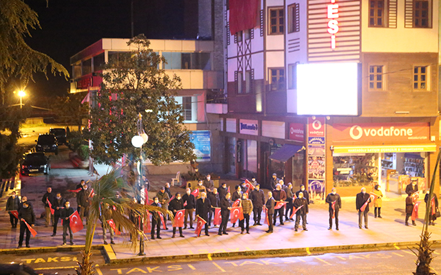 Hep Bir Ağızdan istiklal Marşı Okudular