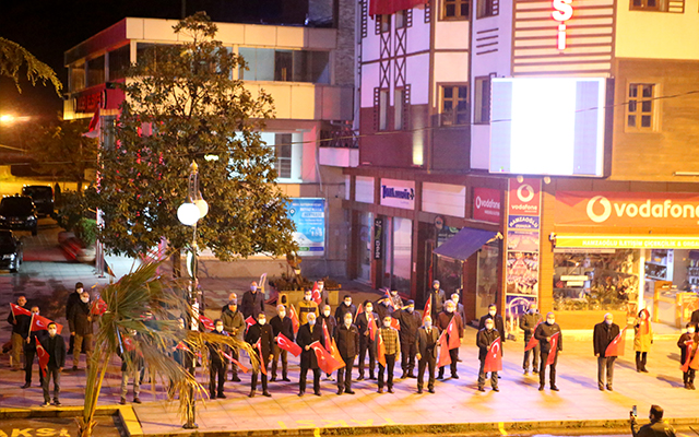 Hep Bir Ağızdan istiklal Marşı Okudular
