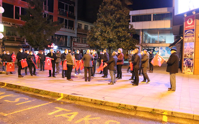 Hep Bir Ağızdan istiklal Marşı Okudular