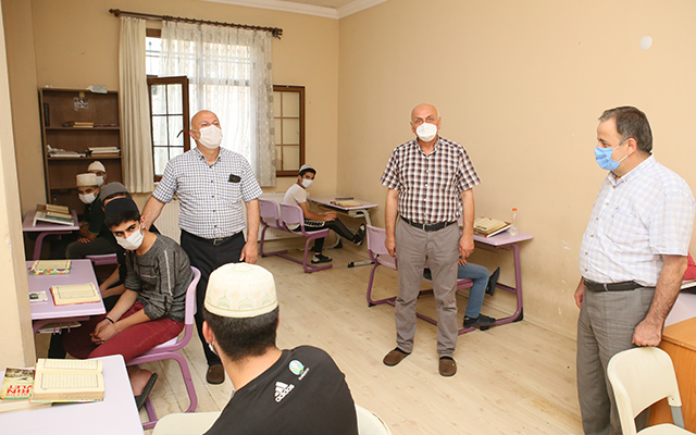 Sizin en hayırlınız, Kur’an’ı öğrenen ve öğretendir. 