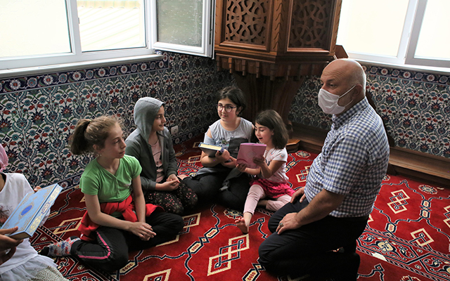 Sizin en hayırlınız, Kur’an’ı öğrenen ve öğretendir. 