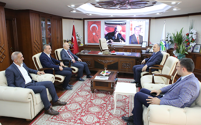 Rize İl Belediye Başkanı Rahmi Metin Ardeşen'de