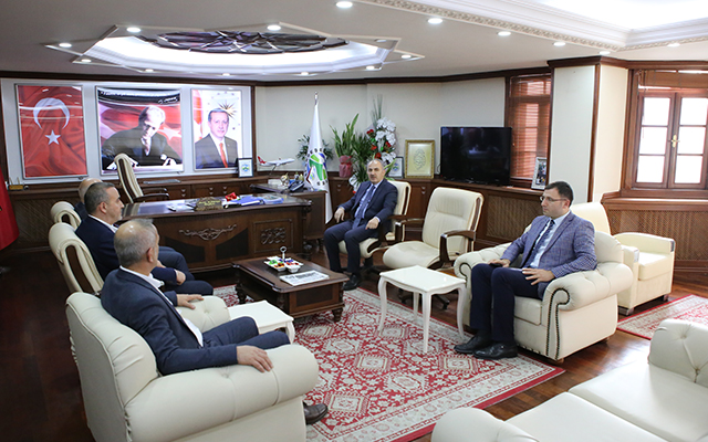 Rize İl Belediye Başkanı Rahmi Metin Ardeşen'de