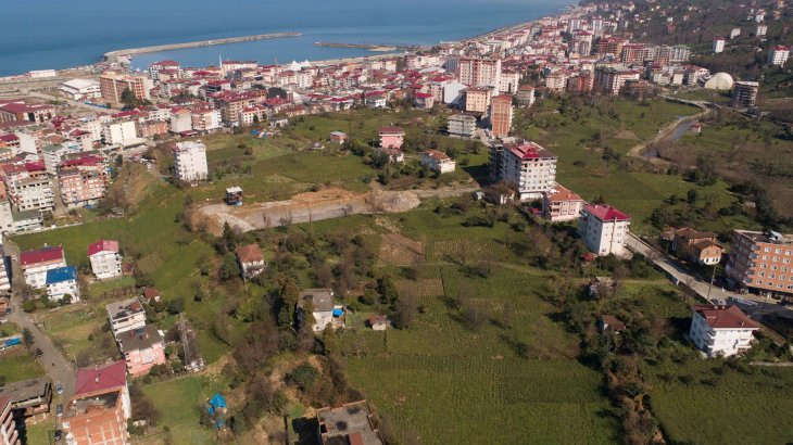 Düz Mahalle, İnönü Caddesi Bağlantı Yolu. 