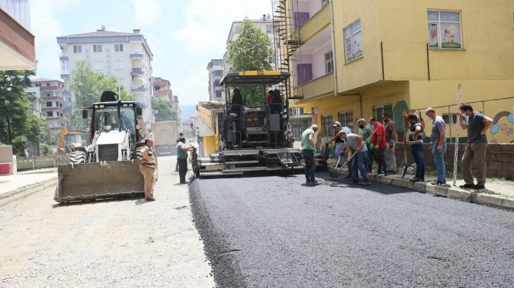 Fırtına Mahallesinde asfalt sermeye başladık.