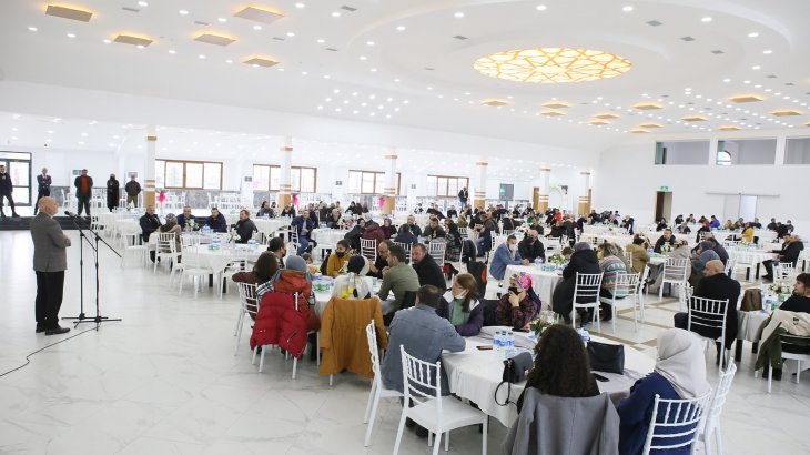 Biz Büyük Bir Aileyiz.