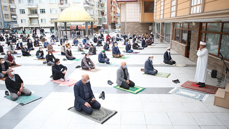 Normalleşme Sürecinde Cemaatle İlk Cuma Namazı