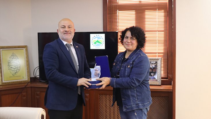 HayKonfe'den Ardeşen'e Özel Plaket