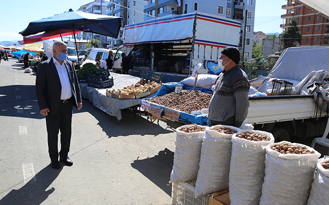 Başkan Kahya Pazar yerinde Vatandaşla Buluştu