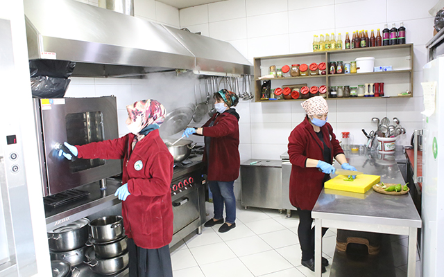 Salgın Boyunca Sağlıkçılara Sıcak Yemek 