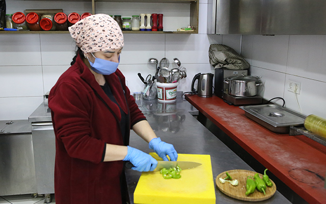 Salgın Boyunca Sağlıkçılara Sıcak Yemek 