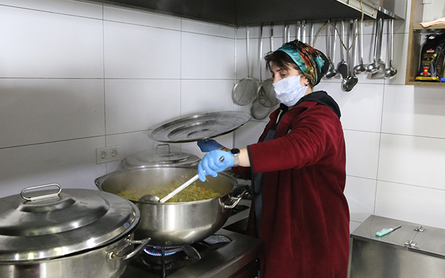 Salgın Boyunca Sağlıkçılara Sıcak Yemek 