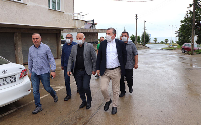 Vekil Bak Ardeşen’de Yapımı Düşünülen Gençlik Merkezi Arsasını İnceledi