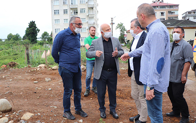 Vekil Bak Ardeşen’de Yapımı Düşünülen Gençlik Merkezi Arsasını İnceledi