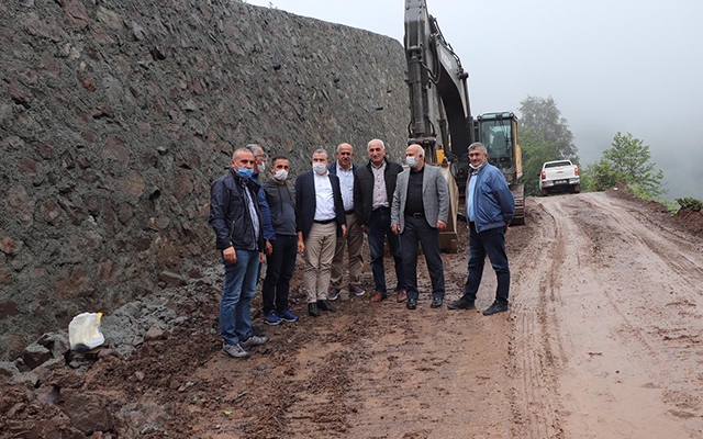 Vekil Bak Ardeşen’de Yapımı Düşünülen Gençlik Merkezi Arsasını İnceledi