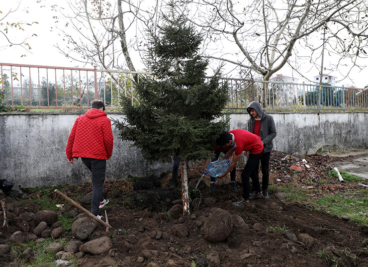 İlçemizde 44 yıllık okul yolu sıkıntısı çözüldü