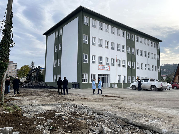 İlçemizde 44 yıllık okul yolu sıkıntısı çözüldü