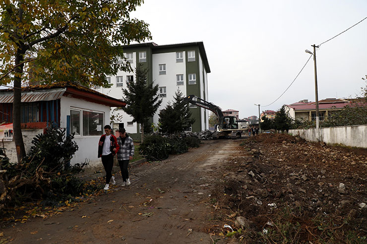 İlçemizde 44 yıllık okul yolu sıkıntısı çözüldü